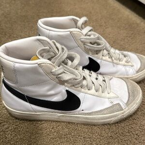 NIKE BLAZER SHOES SIZE 6